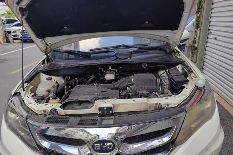 Used BYD S7 2015 2.0T Upgraded Automatic Luxury Version Engine Bay