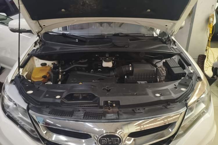 Used BYD S7 2015 2.0T Upgraded Automatic Luxury Version Engine Bay