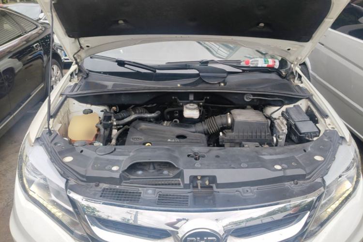 Used BYD S7 2015 2.0T Automatic Prestige Model Engine Bay
