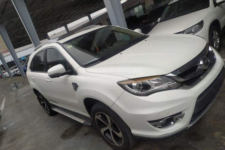 Used BYD S7 2015 2.0T Upgraded Automatic Luxury Version Exterior 2