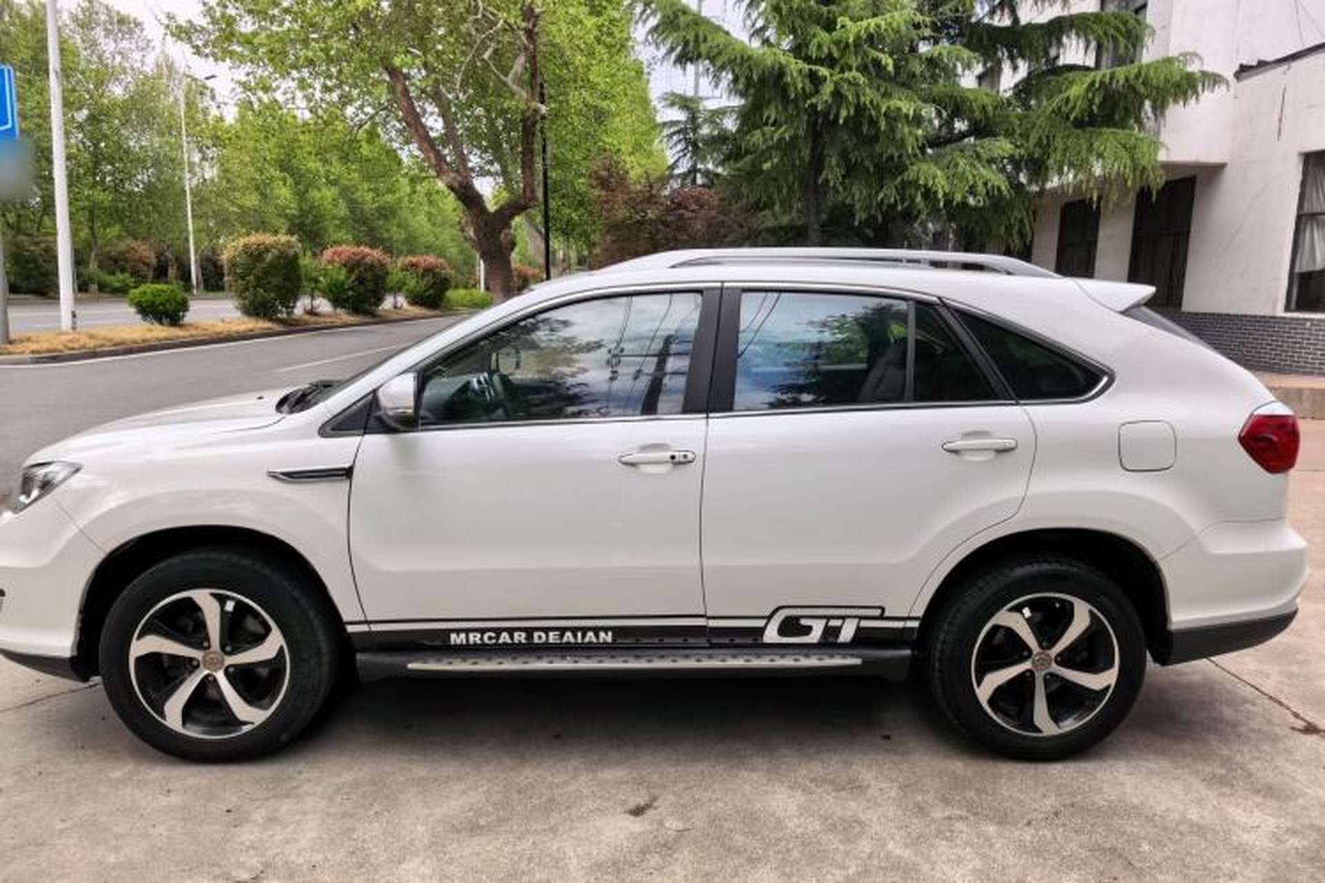 Used BYD S7 2015 2.0T Upgraded Automatic Luxury Version Exterior 3