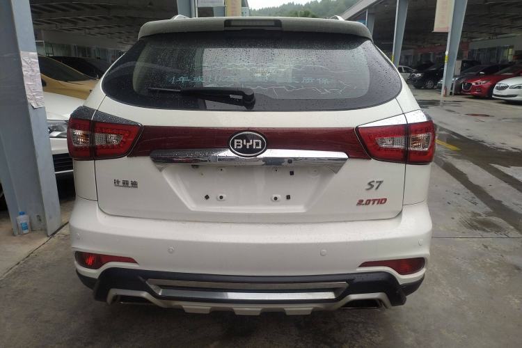 Used BYD S7 2015 2.0T Upgraded Automatic Luxury Version Exterior 4