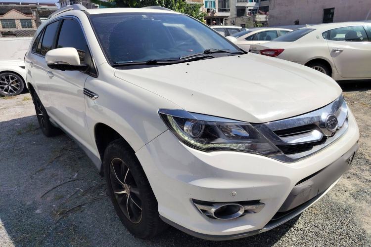 Used BYD S7 2015 1.5T Manual Luxury Model Front Right 45 Deg