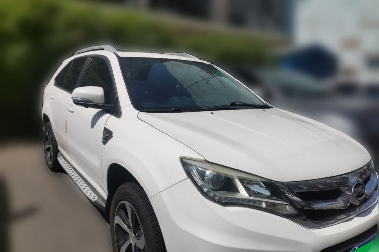 Used BYD S7 2015 2.0T Upgraded Automatic Luxury Version Front Right 45 Deg