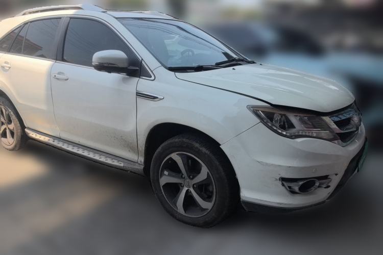 Used BYD S7 2015 2.0T Upgraded Automatic Luxury Version Front Right 45 Deg