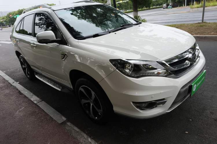 Used BYD S7 2015 2.0T Upgraded Automatic Flagship Version Front Right 45 Deg