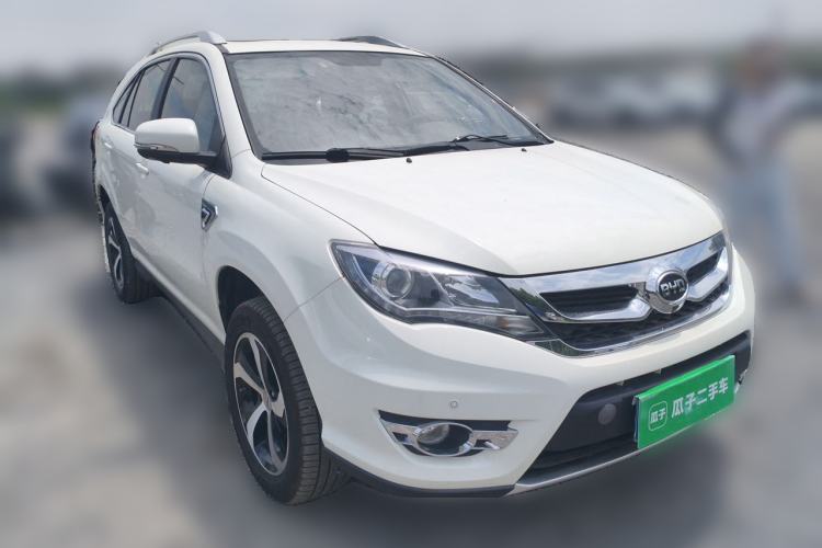 Used BYD S7 2015 2.0T Upgraded Automatic Luxury Version Front Right 45 Deg