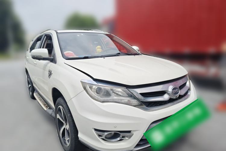 Used BYD S7 2015 2.0T Upgraded Automatic Luxury Version Front Right 45 Deg