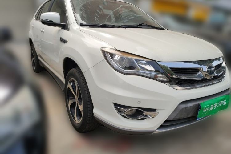 Used BYD S7 2015 2.0T Upgraded Automatic Luxury Version Front Right 45 Deg