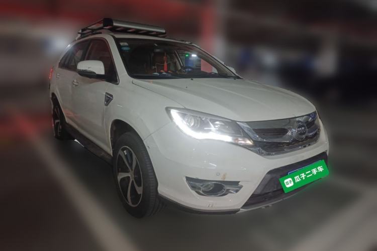 Used BYD S7 2015 2.0T Upgraded Automatic Luxury Version Front Right 45 Deg