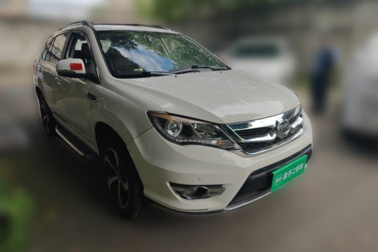 Used BYD S7 2015 2.0T Upgraded Automatic Luxury Version Front Right 45 Deg