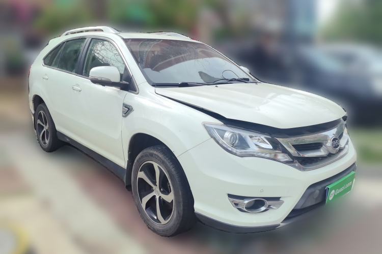 Used BYD S7 2015 2.0T Automatic Flagship Edition Front Right 45 Deg