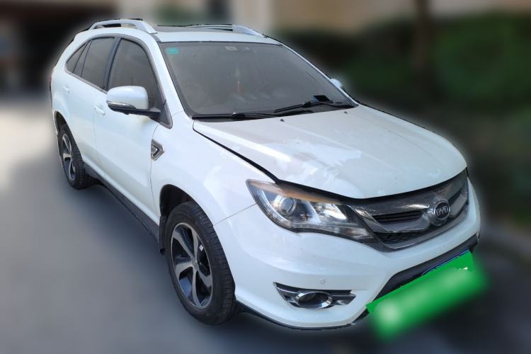 Used BYD S7 2015 2.0T Upgraded Automatic Luxury Version Front Right 45 Deg