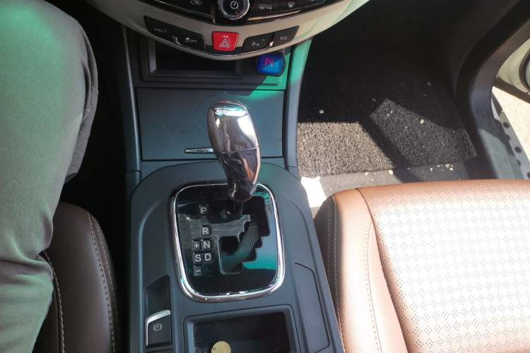 Used BYD S7 2015 2.0T Upgraded Automatic Luxury Version Gear Lever