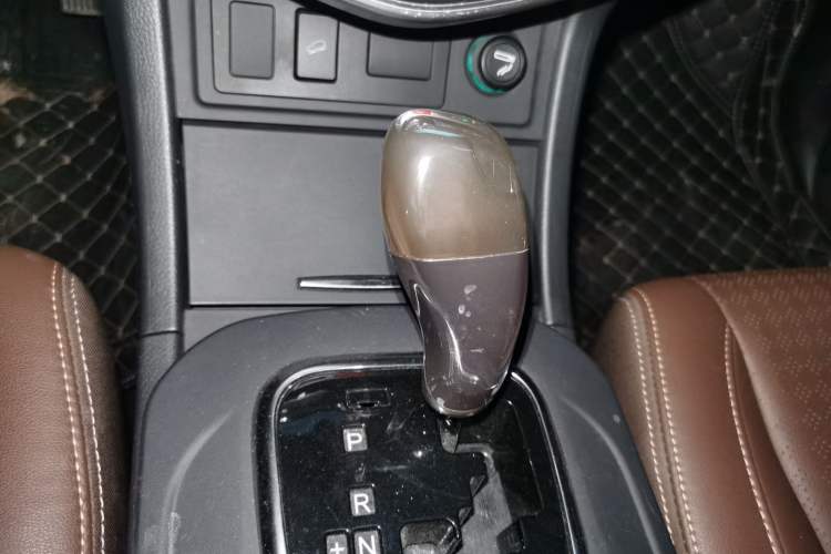 Used BYD S7 2015 2.0T Upgraded Automatic Luxury Version Gear Lever