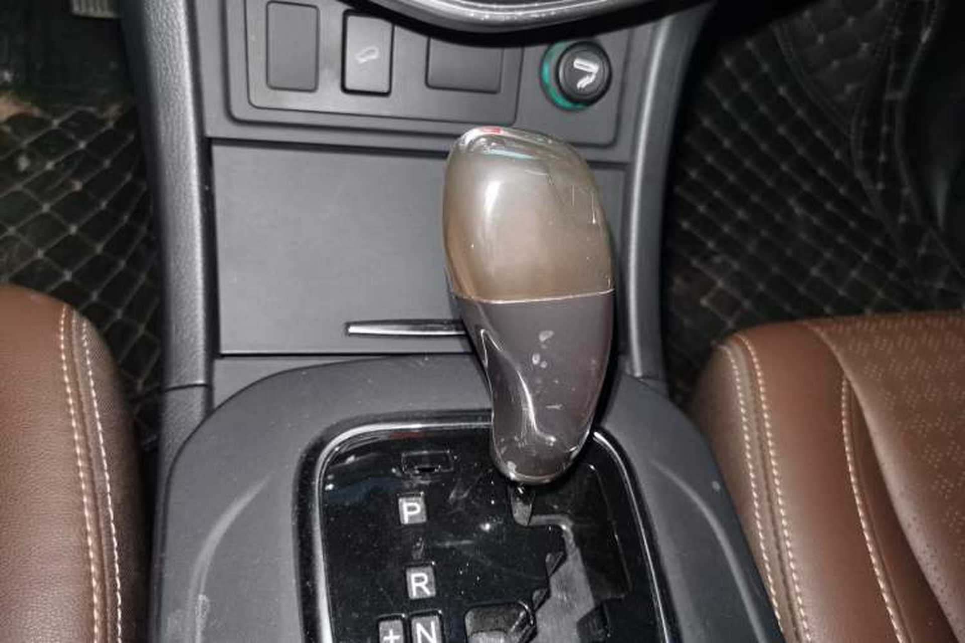 Used BYD S7 2015 2.0T Upgraded Automatic Luxury Version Gear Lever
