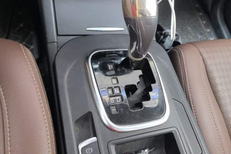 Used BYD S7 2015 2.0T Upgraded Automatic Luxury Version Gear Lever