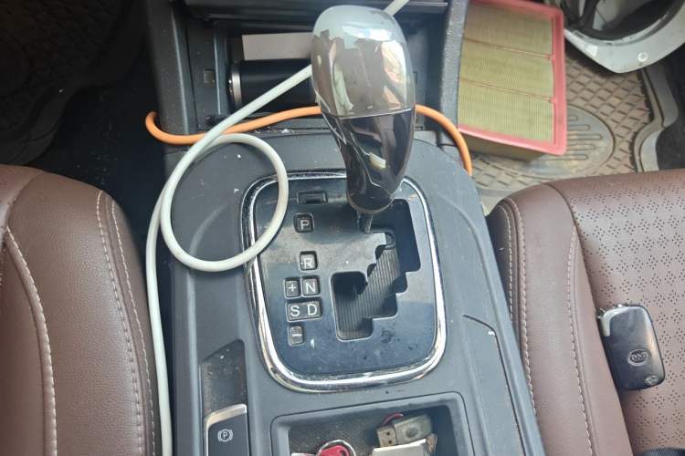 Used BYD S7 2015 2.0T Automatic Prestige Model Gear Lever