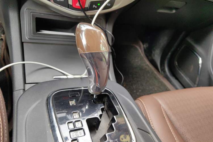 Used BYD S7 2015 2.0T Upgraded Automatic Luxury Version Gear Lever
