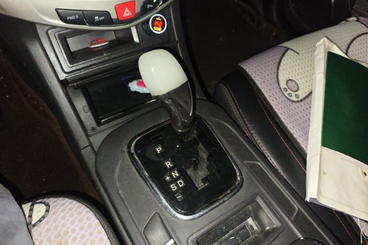 Used BYD S7 2015 2.0T Automatic Prestige Model Gear Lever