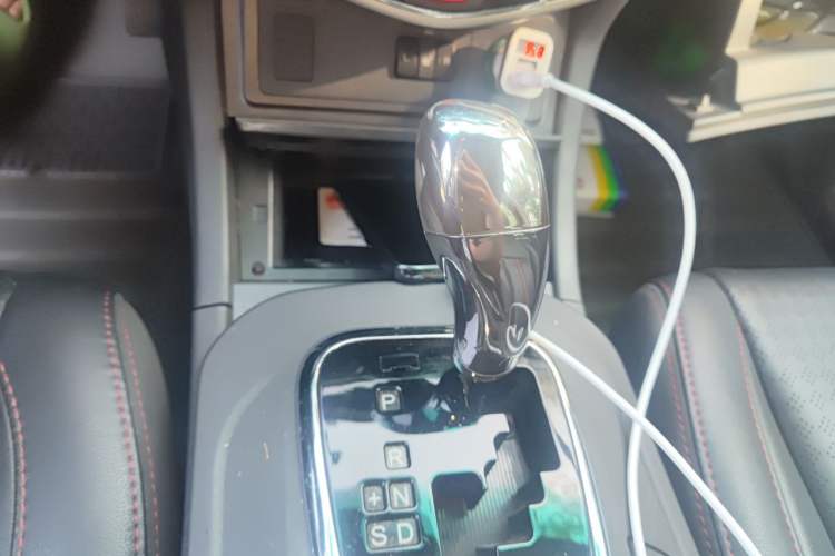 Used BYD S7 2015 2.0T Automatic Prestige Model Gear Lever