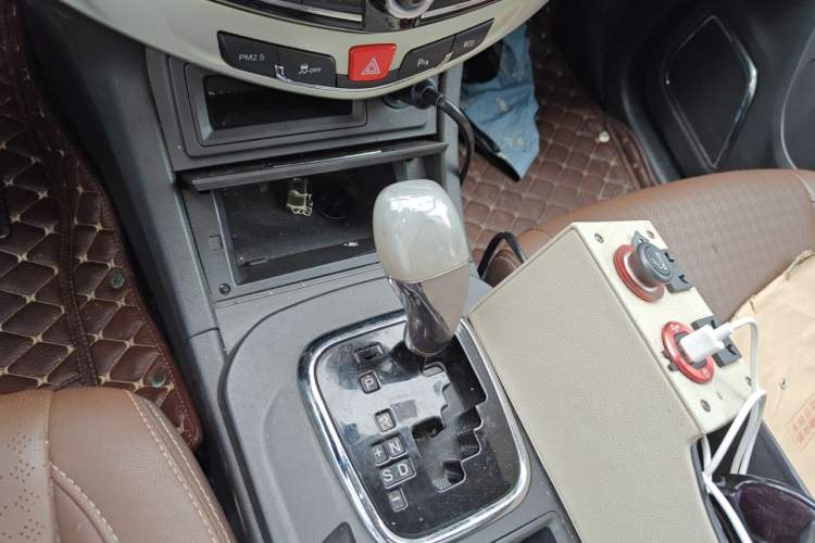 Used BYD S7 2015 2.0T Automatic Luxury Model Gear Lever