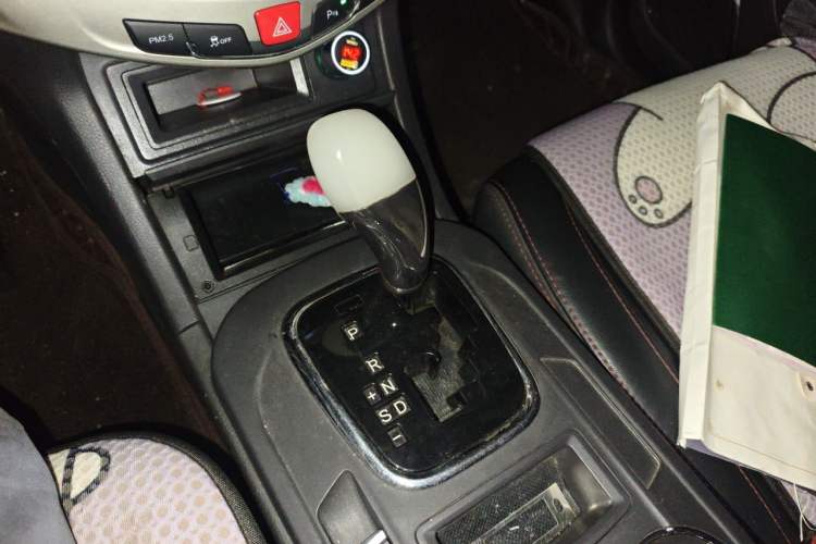 Used BYD S7 2015 2.0T Automatic Prestige Model Gear Lever