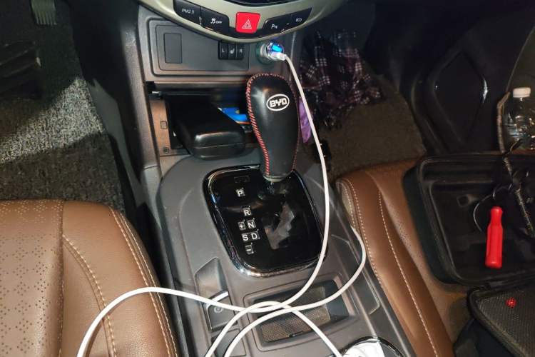 Used BYD S7 2015 2.0T Automatic Flagship Edition Gear Lever