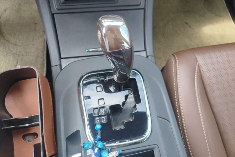 Used BYD S7 2015 2.0T Upgraded Automatic Luxury Version Gear Lever
