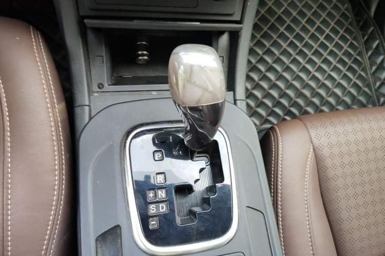 Used BYD S7 2015 2.0T Upgraded Automatic Luxury Version Gear Lever