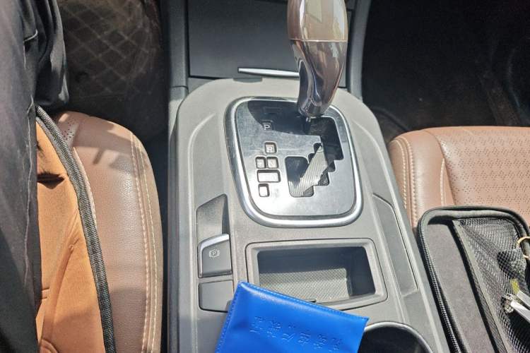 Used BYD S7 2015 2.0T Upgraded Automatic Luxury Version Gear Lever