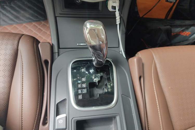 Used BYD S7 2015 2.0T Upgraded Automatic Luxury Version Gear Lever