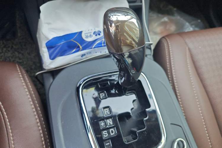 Used BYD S7 2015 2.0T Upgraded Automatic Luxury Version Gear Lever