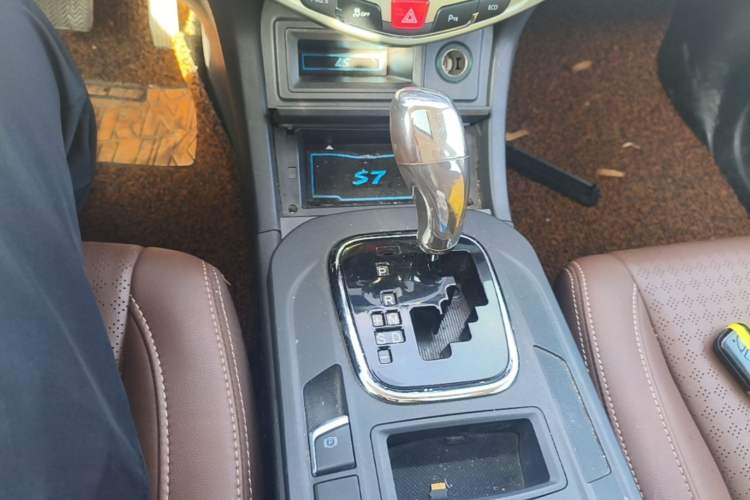 Used BYD S7 2015 2.0T Upgraded Automatic Luxury Version Gear Lever