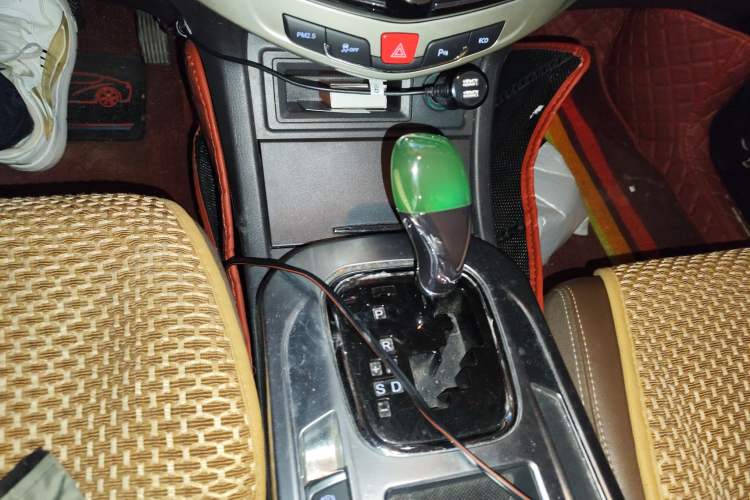Used BYD S7 2015 2.0T Upgraded Automatic Luxury Version Gear Lever