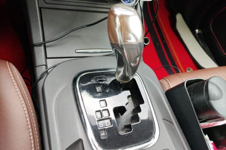 Used BYD S7 2015 2.0T Upgraded Automatic Luxury Version Gear Lever