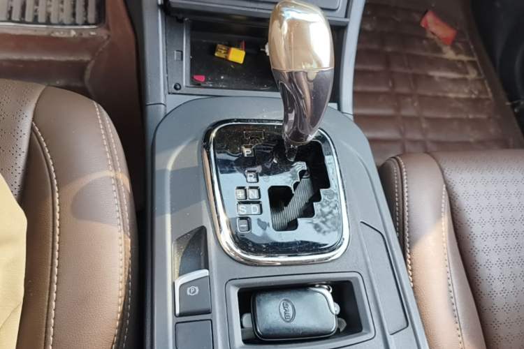 Used BYD S7 2015 2.0T Upgraded Automatic Luxury Version Gear Lever