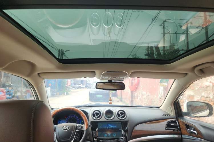 Used BYD S7 2015 2.0T Automatic Prestige Model Headliner