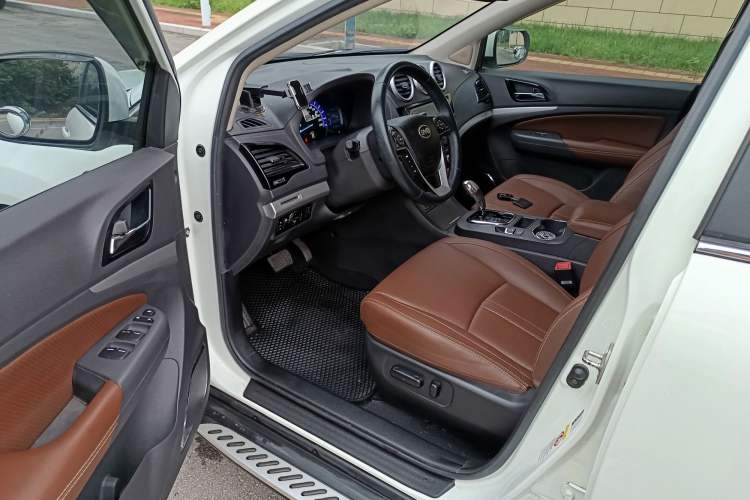 Used BYD S7 2015 2.0T Upgraded Automatic Luxury Version Interior 1