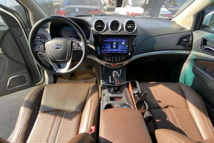 Used BYD S7 2015 2.0T Upgraded Automatic Flagship Version Interior 10
