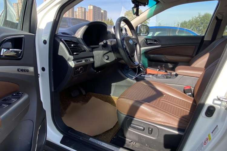Used BYD S7 2015 2.0T Upgraded Automatic Flagship Version Interior 11