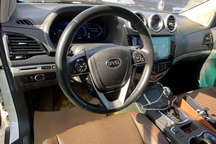 Used BYD S7 2015 2.0T Upgraded Automatic Flagship Version Interior 12