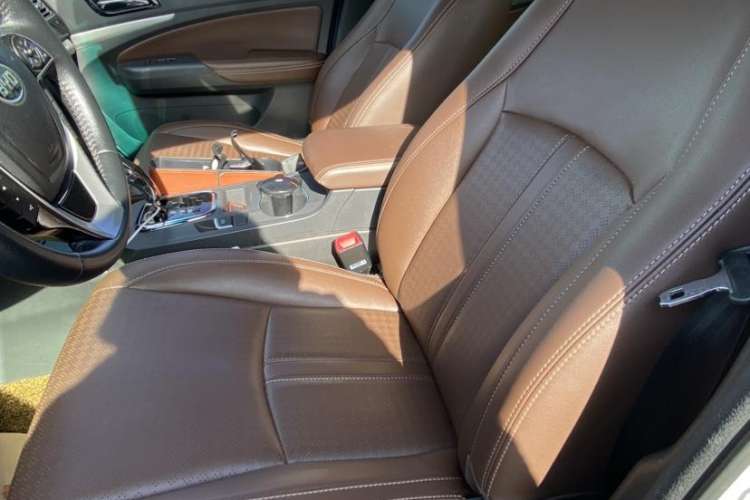 Used BYD S7 2015 2.0T Upgraded Automatic Flagship Version Interior 13