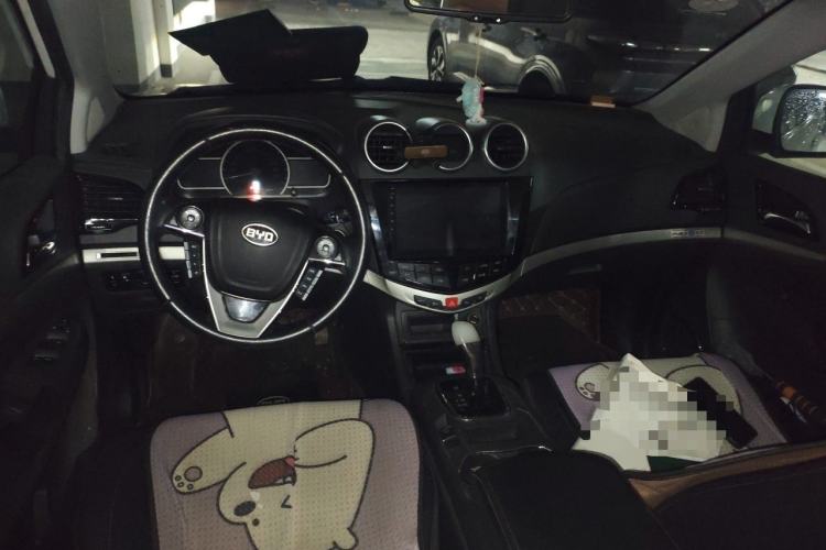 Used BYD S7 2015 2.0T Automatic Prestige Model Interior 2