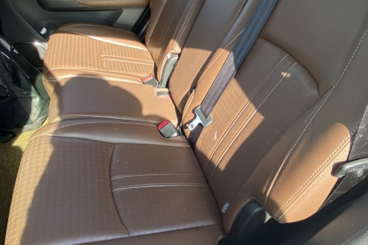 Used BYD S7 2015 2.0T Upgraded Automatic Flagship Version Interior 3