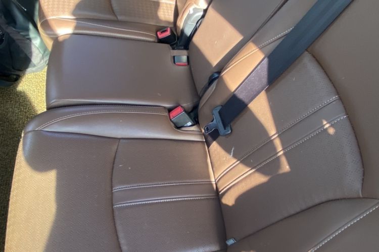 Used BYD S7 2015 2.0T Upgraded Automatic Flagship Version Interior 5