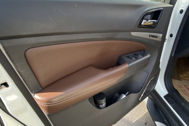 Used BYD S7 2015 2.0T Upgraded Automatic Flagship Version Interior 6