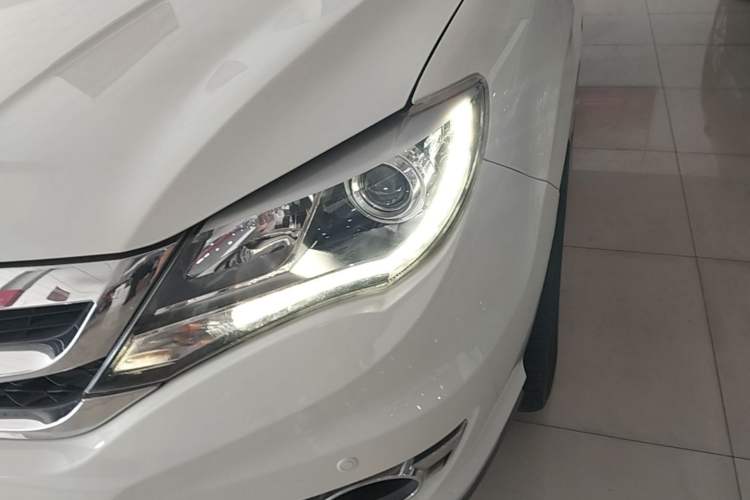 Used BYD S7 2015 2.0T Upgraded Automatic Flagship Version Left Front Headlight