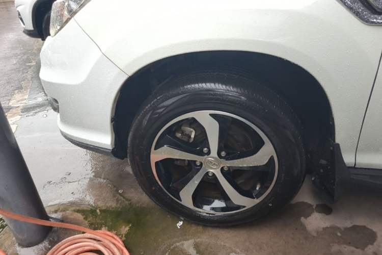 Used BYD S7 2015 2.0T Upgraded Automatic Luxury Version Left Front Wheel Hub