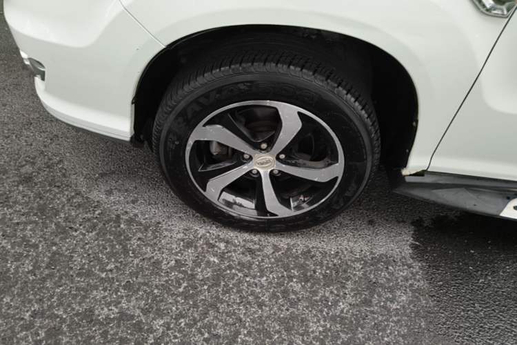 Used BYD S7 2015 2.0T Upgraded Automatic Flagship Version Left Front Wheel Hub